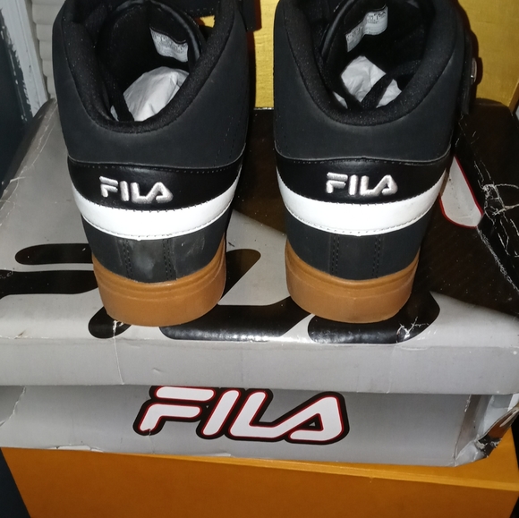 New F-13 Fila Sneakers - Picture 4 of 7